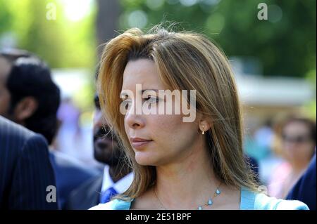 La princesse Haya Bint Al Hussein de Jordanie, épouse du dirigeant de Dubaï, le Cheikh Mohammed Bin Rashed Al Maktoum, assiste à la course des cols, connue sous le nom de « poule d'essai des Poulains » à l'hippodrome de Longchamp à Paris, en France, le 11 mai 2008. Photo par Ammar Abd Rabbo/ABACAPRESS.COM Banque D'Images