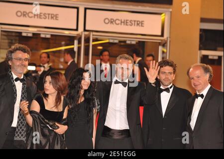 Le réalisateur israélien Ari Folman arrive avec l'animateur Yoni Goodman et le directeur artistique David Polonsky au tapis rouge du Palais des Festivals à Cannes, France, le 15 mai 2008, pour son film d'animation « Waltz with Bashir » au 61e Festival de Cannes. Photo de Hahn-Nebinger-Orban/ABACAPRESS.COM Banque D'Images