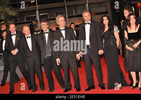 Le réalisateur israélien Ari Folman arrive avec l'animateur Yoni Goodman et le directeur artistique David Polonsky au tapis rouge du Palais des Festivals à Cannes, France, le 15 mai 2008, pour son film d'animation « Waltz with Bashir » au 61e Festival de Cannes. Photo de Hahn-Nebinger-Orban/ABACAPRESS.COM Banque D'Images