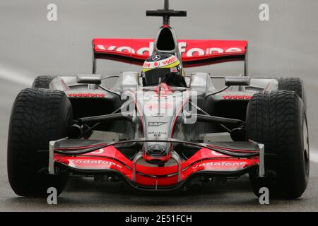 Le pilote espagnol Pedro de la Rosa pilote la voiture de course Vodafone McLaren Mercedes MP4-23 lors d'une session d'essai sur le circuit Paul Ricard à le Castellet, près de Marseille, dans le sud de la France, le 16 mai 2008. Photo de Sébastien Boue/Cameleon/ABACAPRESS.COM Banque D'Images