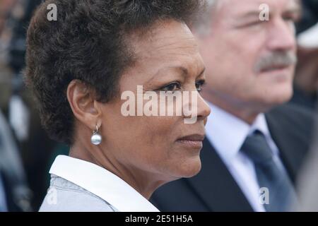 Jacqueline Tabarly, épouse de la légende française de la voile, feu Eric Tabarly, lors de l'ouverture de 'ville de voile - Eric Tabarly' pour marquer le 10e anniversaire de sa mort à Lorient, dans l'ouest de la France, le 17 mai 2008. Photo de Thomas Bregardis/Cameleon/ABACAPRESS.COM Banque D'Images