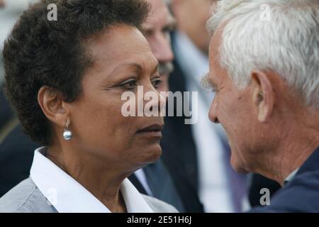 Jacqueline Tabarly, épouse de la légende française de la voile, feu Eric Tabarly, lors de l'ouverture de 'ville de voile - Eric Tabarly' pour marquer le 10e anniversaire de sa mort à Lorient, dans l'ouest de la France, le 17 mai 2008. Photo de Thomas Bregardis/Cameleon/ABACAPRESS.COM Banque D'Images