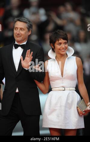 Antoine de Caunes et sa fille Emma arrivent au Palais des Festivals à Cannes, dans le sud de la France, le 20 mai 2008, pour la projection de Clint Eastwood's Changeling présenté en compétition au 61ème Festival de Cannes. Photo de Hahn-Nebinger-Orban/ABACAPRESS.COM Banque D'Images