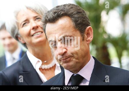 Visite du président français Nicolas Sarkozy et de la ministre de l'économie Christine Lagarde dans l'usine de Wirecom-technologies à Orléans, centre de la France, le 20 mai 2008. Photo de Franck Crusiaux-Pool/ABACAPRESS.COM Banque D'Images