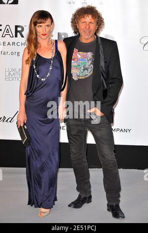 Juliette Lewis et Renzo Rosso ont vu arriver au film contre le SIDA 2008 d'amfAR qui s'est tenu au Moulin de Mougins lors du 61e Festival international de Cannes le 22 mai 2008 à Mougins, dans le sud de la France. La fondation amfAR recueille des fonds pour la recherche, l'éducation et le traitement du sida/VIH dans le monde entier. Photo de Hahn-Nebinger-Orban/ABACAPRESS.COM Banque D'Images