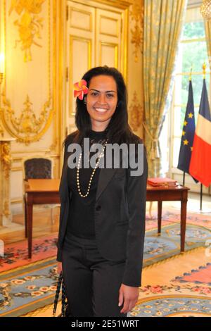 Heitiare Tribondeau, responsable des étudiants polynésiens en France et de l'ancienne Miss Tahiti, participe à la signature d'un accord entre la France et la Polynésie française à l'Elysée Palace à Paris, France, le 27 mai 2008. La ministre de l'intérieur, Michele Alliot-Marie, et la ministre junior d'outre-mer, Yves Jego, assistaient également à la cérémonie. Photo par Ammar Abd Rabbo/ABACAPRESS.COM Banque D'Images