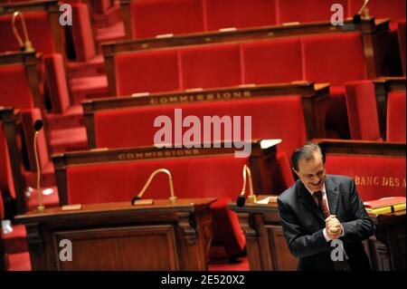 Ministre français adjoint des relations avec le Parlement Roger Karoutchi lors d'une session de travail à l'Assemblée nationale à Paris, France, le 3 juin 2008. Photo de Mousse/ABACAPRESS.COM Banque D'Images