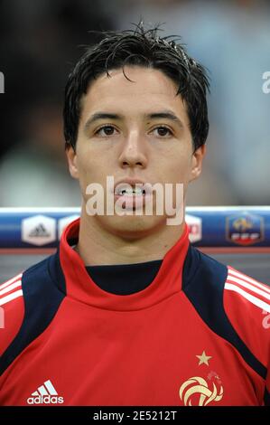 Samir Nasri de France avec des joueurs de l'équipe française écoutez leur hymne national avant le match international de football amical, France contre Colombie au Stade de France à Saint-Denis près de Paris, France le 3 juin 2008. La France a gagné le match 1-0. Photo de Thierry Orban/Cameleon/ABACAPRESS.COM Banque D'Images