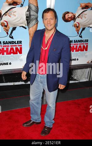 L'acteur Rob Schneider participe à la projection spéciale de Columbia Pictures sur « You Don't Mess with the Zohan », qui s'est tenue au Ziegfeld Theatre de New York City, NY, États-Unis, le 4 juin 2008. Photo de Gregorio Binuya/ABACAPRESS.COM Banque D'Images