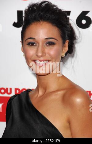 L'actrice Emmanuelle Chriqui assiste à la projection spéciale de Columbia Pictures sur « You Don't Mess with the Zohan » qui s'est tenue au Ziegfeld Theatre de New York City, NY, USA le 4 juin 2008. Photo de Gregorio Binuya/ABACAPRESS.COM Banque D'Images