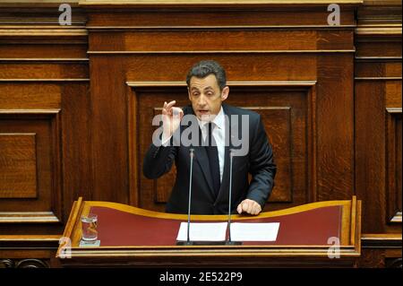 Le 6 juin 2008, le président Nicolas Sarkozy a fait une campagne devant le Parlement à Athènes, en Grèce. Sarkozy est arrivé en Grèce vendredi pour une visite officielle, la première par un chef d'État français depuis plus de 25 ans. Sarkozy s’est prononcé devant le Parlement grec lors d’une cérémonie qui n’avait été accordée qu’à trois présidents étrangers par le passé : son prédécesseur Charles de Gaulle et les présidents américains Dwight Eisenhower et George Bush père photo par Mousse/ABACAPRESS.COM Banque D'Images