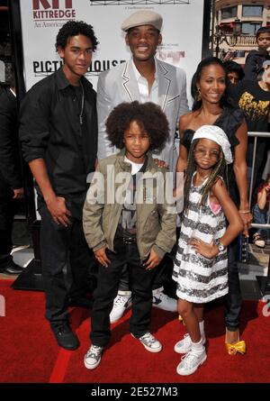 Will Smith, Jada Pinkett Smith, Jaden Smith, Trey Smith et Willow Smith assistent à la première mondiale de « Kit Kittredge: An American Girl » qui s'est tenue au Grove Theatre, Los Angeles, CA, États-Unis, le 14 juin 2008. Photo de Lionel Hahn/ABACAPRESS.COM Banque D'Images