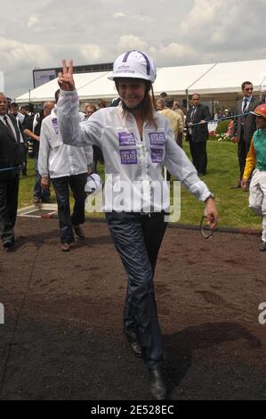 Cyrielle Claire participe à la course hippique du Prix du Président de la République au circuit de course de Vincennes, près de Paris, France, le 15 juin 2008. Photo de Giancarlo Gorassini/ABACAPRESS.COM Banque D'Images