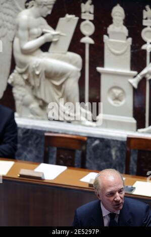 Le ministre français de l'Immigration, de l'intégration, de l'identité nationale et du développement de soutien Brice Hortefeux prononce un discours lors d'une session de travail à l'Assemblée nationale à Paris, en France, le 17 juin 2008. Photo de Mousse/ABACAPRESS.COM Banque D'Images