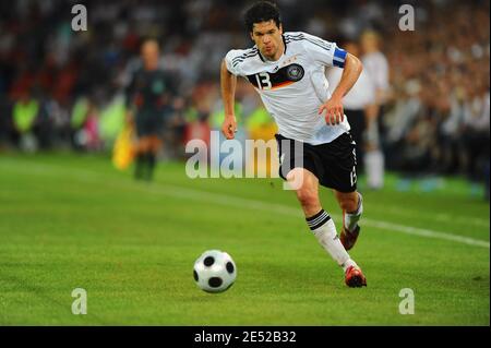 Le capitaine allemand Michael Ballack lors de l'Euro 2008, match final du championnat d'Europe de l'UEFA, le Portugal contre l'Allemagne au stade St. Jakob-Park de Bâle, en Suisse, le 19 juin 2008. L'Allemagne a gagné 3-2. Photo de Steeve McMay/Cameleon/ABACAPRESS.COM Banque D'Images