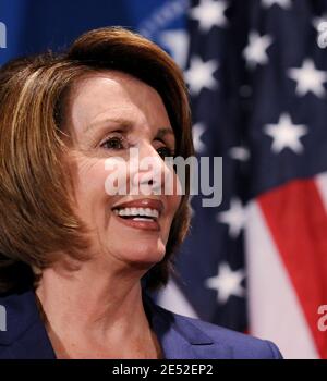 Nancy Pelosi, Présidente de la Chambre, s'adresse à l'Association nationale des Latino élus et nommés à Washington, DC, USA, le 26 juin 2008. Photo par Olivier Douliery /ABACAPRESS.COM Banque D'Images