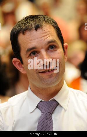 "Benoit Hamon, du Parti socialiste français, assiste à une réunion à la présentation de leurs contributions pour ''la reconquête du pouvoir' à la Sorbonne, à Paris, en France, le 28 juin 2008. Photo de Mousse/ABACAPRESS.COM' Banque D'Images