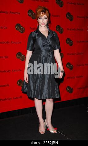 L'actrice Christina Hendricks assiste au 67ème Prix annuel George Foster Peabody au Waldorf Astoria à New York City, Etats-Unis, le 16 juin 2008. Photo de Gregorio Binuya/ABACAUSA.COM (en photo : Christina Hendricks) Banque D'Images