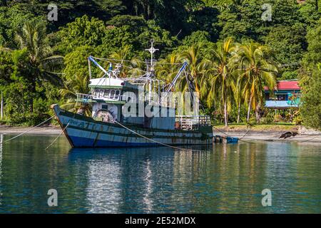 La côte au large de Kieta, ancienne capitale de Bougainville, Papouasie-Nouvelle-Guinée Banque D'Images