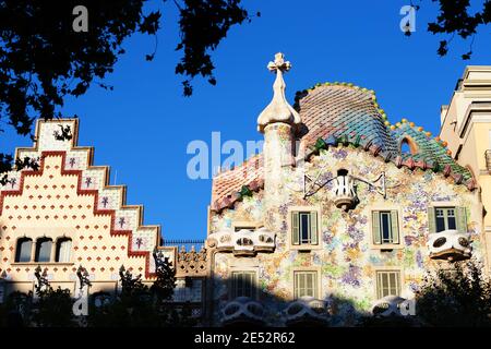 Barcelone Espagne Casa Batllo a été conçu par l'architecte Antoni Gaudi en 1877.Casa Amatller et Casa Batllo Banque D'Images