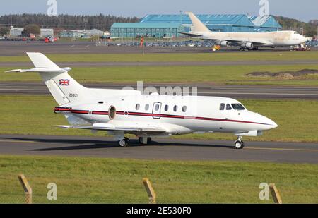 Le ZD621, un British Aerospace BAe 125 CC3 utilisés par la Royal Air Force (32) (l'Escadron), à l'Aéroport International de Prestwick en Ayrshire. Banque D'Images