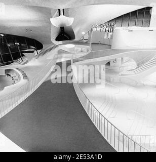 Terminal de TRANS World Airlines, aéroport John F. Kennedy (originellement Idlewild), New York, New York, 1956-62. Intérieur Banque D'Images