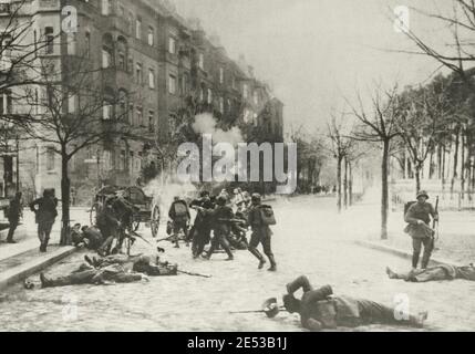 Lutte de rue à Berlin pendant la révolution de janvier. Allemagne. 1919 Banque D'Images