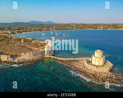 Vue aérienne sur le château de Methoni et la ville fortifiée. C'est l'un des plus importants et le plus grand château de la mer Méditerranée, un incontournable de pla Banque D'Images