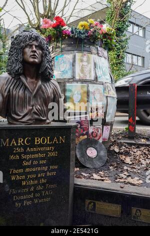 Un sanctuaire pour la star du rock Marc Bolan qui a été tué dans un accident de voiture à Barnes le 16 septembre 1977. Date de la photo : lundi 18 janvier 2021. Photo: Roger Banque D'Images