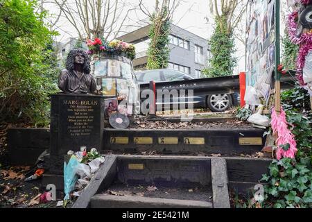 Un sanctuaire pour la star du rock Marc Bolan qui a été tué dans un accident de voiture à Barnes le 16 septembre 1977. Date de la photo : lundi 18 janvier 2021. Photo: Roger Banque D'Images