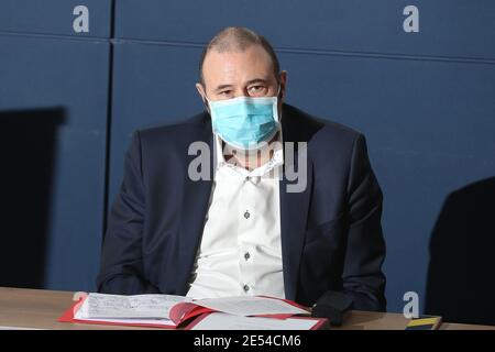 Le ministre wallon des pouvoirs locaux et du logement Christophe Collignon en photo Lors de la signature d'un accord entre la région wallonne et tel Banque D'Images