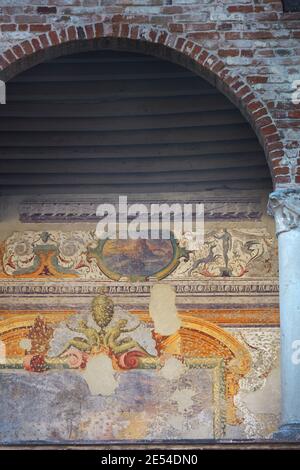 Fresques peintes sur un balcon du château Rocca Sanvitale, une forteresse de Fontanellato, Parme, Italie. Banque D'Images