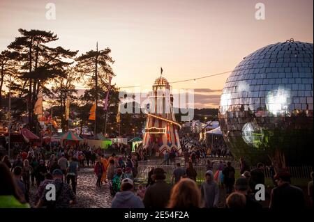 Vue générale du site du château de Lulworth pendant le festival estivale 2017 au château de Lulworth - Wareham. Banque D'Images