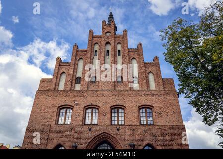 Façade de l'hôtel de ville de Morag, comté d'Ostroda dans la Voïvodeship Warmian-Masurien du nord de la Pologne Banque D'Images