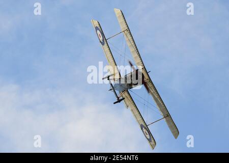 L'ECOSSE Montrose -- 03 août 2014 -- Le Dr Neil Geddes dans sa réplique SE5a biplan, utilisé par le Royal Flying Corps pendant la Première Guerre mondiale, comme il a exécuté un air d Banque D'Images