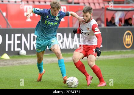 UTRECHT, PAYS-BAS - JANVIER 24: L-R: Sven Mijnans de Sparta Rotterdam, Bart Ramselaar du FC Utrecht pendant le match néerlandais Eredivisie entre le FC UT Banque D'Images