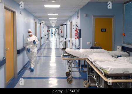 Italie, région Lombardie, Cremona, 6 mai 2020 : épidémie du virus Covid-19. Urgence du coronavirus. Hôpital Maggiore, dans la photo médecins et infirmières à Banque D'Images