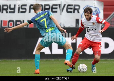 UTRECHT, PAYS-BAS - JANVIER 24: G-D: Sven Mijnans de Sparta Rotterdam, Joris van Overeem du FC Utrecht pendant le match néerlandais entre FC Eredivisie Banque D'Images