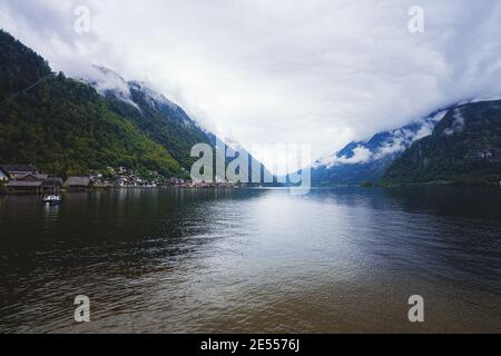 Austria Hallstatt, vue classique sur le village de Hallstat. Banque D'Images