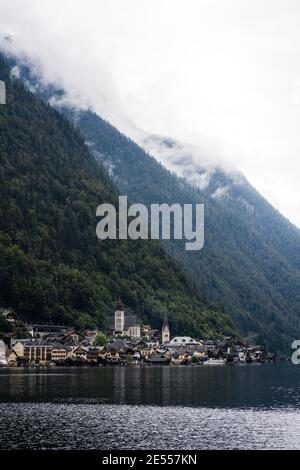 Austria Hallstatt, vue classique sur le village de Hallstat. Banque D'Images