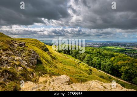 Escarpement de Cleeve Hill depuis Castle Rock surplombant Cheltenham Spa, Angleterre Banque D'Images