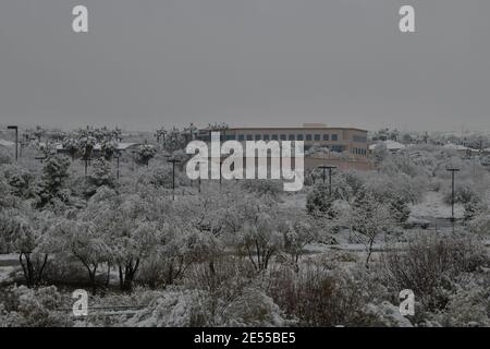 Las Vegas NV, États-Unis. 26 janvier 2021. Chutes de neige inhabituelles dans le nord-ouest de Las Vegas, Nevada, le 26 janvier 2021. Crédit : Dee CEE carter/Media Punch/Alay Live News Banque D'Images