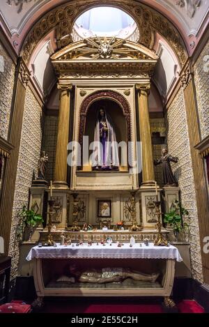 Figure du corps de Jésus-Christ dans l'église du troisième ordre (Igreja do Terco) à Porto, sur la péninsule ibérique, deuxième plus grande ville du Portugal Banque D'Images