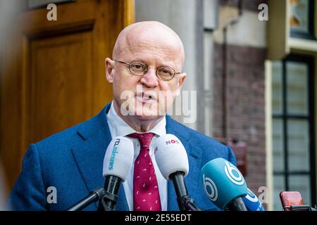 La Haye, pays-Bas. 26 janvier 2021. LA HAYE, PAYS-BAS, JANVIER 26: Le ministre de la Justice et de la sécurité, Ferd Grapperhaus, est vu parler à la presse à Binnenhof après la consultation du Comité ministériel COVID-19 (MCC) le 26 janvier 2021 à la Haye, pays-Bas. (Photo de Jeroen Meuwsen/BSR Agency/Alay Live News) crédit: BSR Agency/Alay Live News Banque D'Images