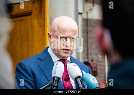 La Haye, pays-Bas. 26 janvier 2021. LA HAYE, PAYS-BAS, JANVIER 26: Le ministre de la Justice et de la sécurité, Ferd Grapperhaus, est vu parler à la presse à Binnenhof après la consultation du Comité ministériel COVID-19 (MCC) le 26 janvier 2021 à la Haye, pays-Bas. (Photo de Jeroen Meuwsen/BSR Agency/Alay Live News) crédit: BSR Agency/Alay Live News Banque D'Images