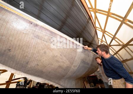 Baba 35 yacht Black Sheep'étant dans les étapes d'un majeur Reposer par Tim Newson propriétaire et auteur de navire dans son but -tente de bateau construite à Dell Quay Chichester Banque D'Images