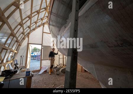 Baba 35 yacht Black Sheep'étant dans les étapes d'un majeur Reposer par Tim Newson propriétaire et auteur de navire dans son but -tente de bateau construite à Dell Quay Chichester Banque D'Images