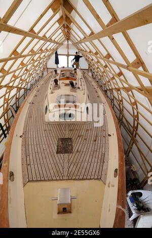 Baba 35 yacht Black Sheep'étant dans les étapes d'un majeur Reposer par Tim Newson propriétaire et auteur de navire dans son but -tente de bateau construite à Dell Quay Chichester Banque D'Images