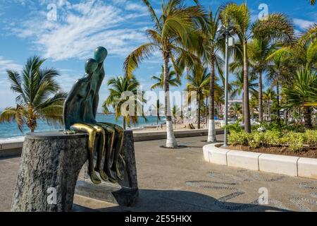 Sculpture « nostalgie » de l'artiste mexicain Ramiz Barquet sur le Malecon à Puerto Vallarta, Jalisco, Mexique. Banque D'Images