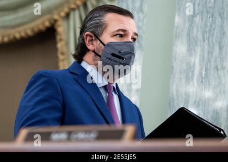 Washington, États-Unis. 26 janvier 2021. Le sénateur Ted Cruz, R-Texas, arrive à l'audience de confirmation du Comité sénatorial du commerce, des sciences et des transports pour Gina Raimondo, candidate au poste de secrétaire au commerce, dans l'édifice du Sénat Russell à Washington, DC, le mardi 26 janvier 2021. (Photo de Tom Williams/Pool/Sipa USA) crédit: SIPA USA/Alay Live News Banque D'Images